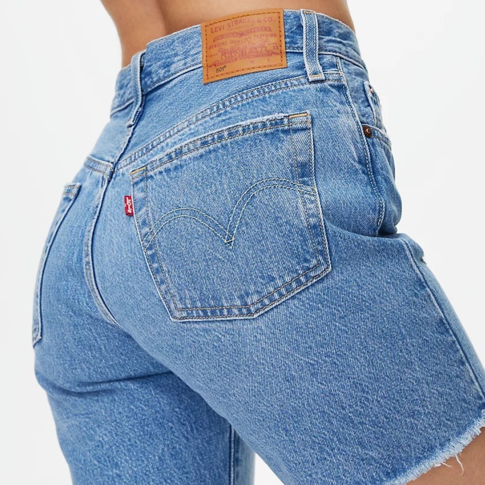 Levi’s 501 mid thigh shorts